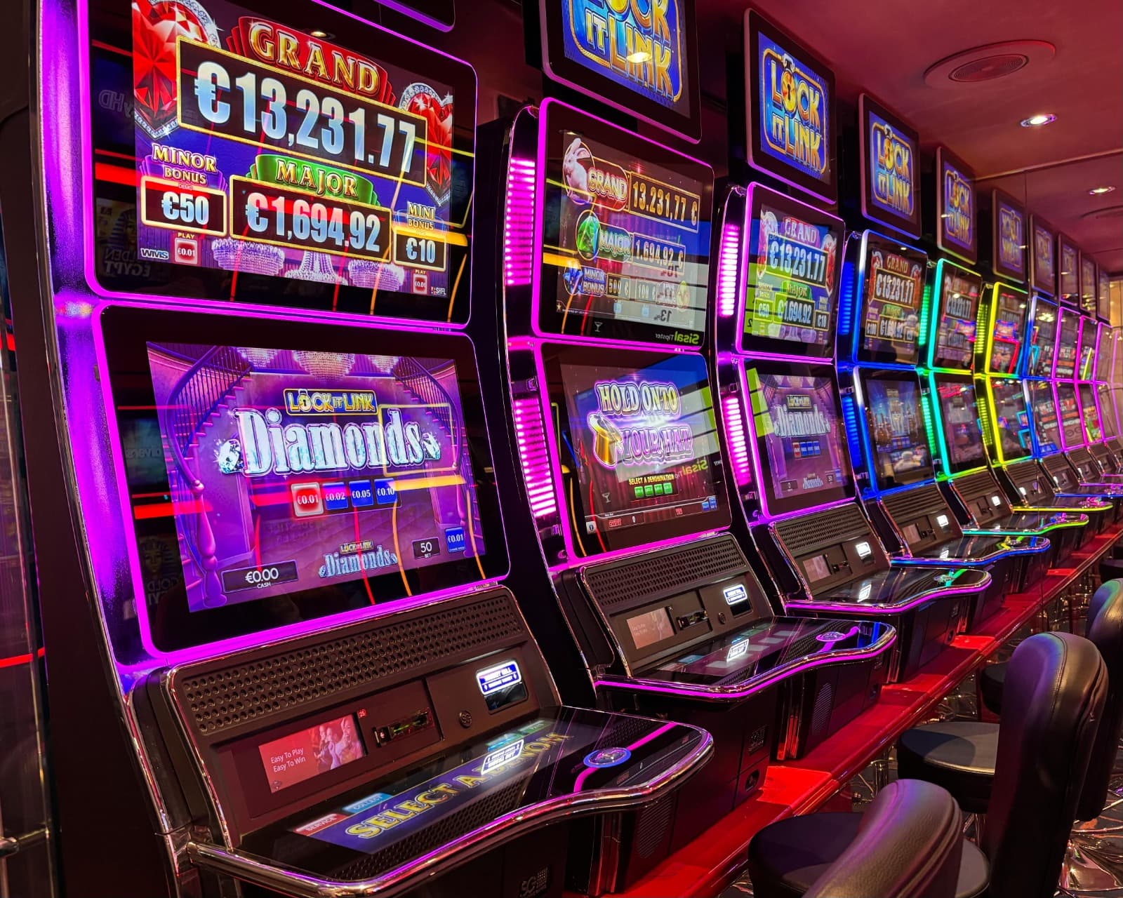 Sahamdewa Menggabungkan Analisis Saham dan Tren Slot Digital