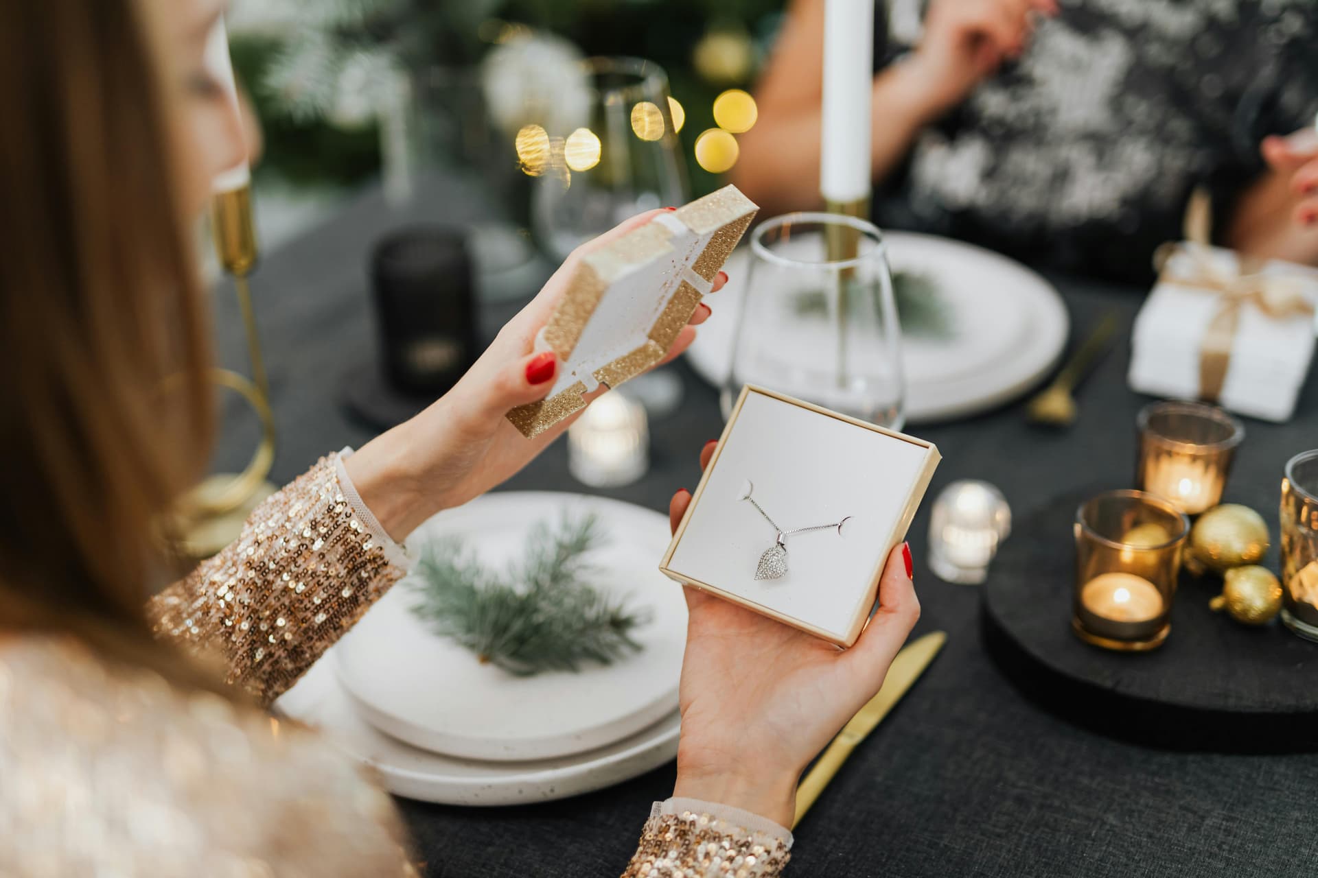Why a Professional Jewelry Box Manufacturer Matters for Luxury Packaging
