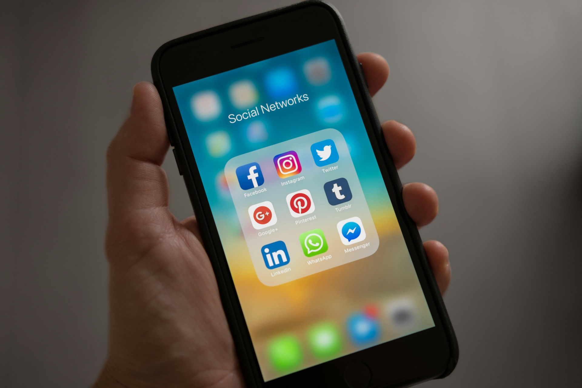 How Agencies Rent LinkedIn Profile Assets for Multi-Channel Playbooks