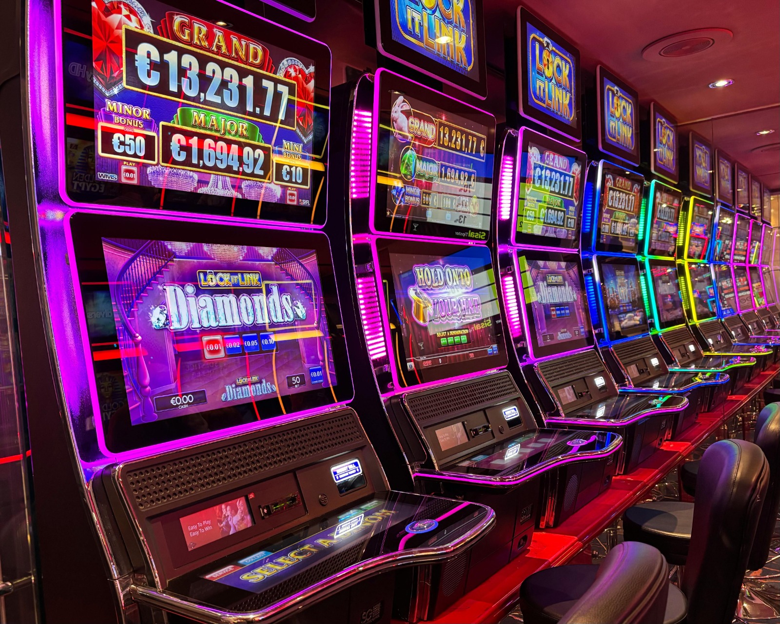 Sahamdewa Menggabungkan Analisis Saham dan Tren Slot Digital