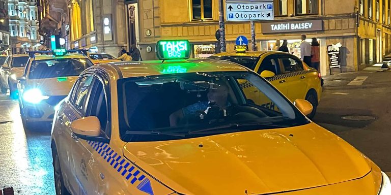 taxi-green-sign-istanbul