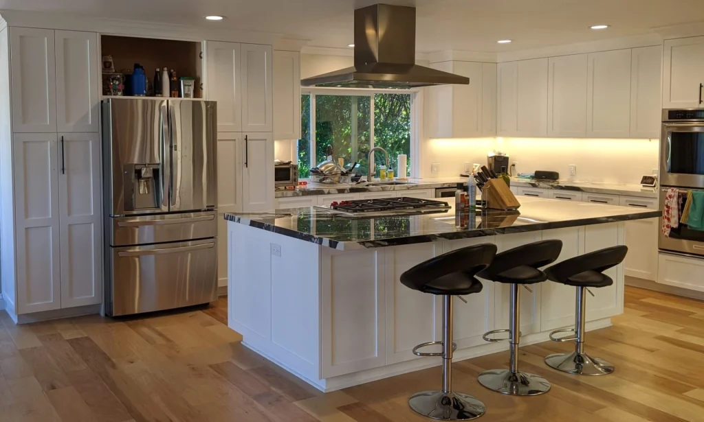 Greatbuildz-newly-remodeled-modern-kitchen-scaled-scaled