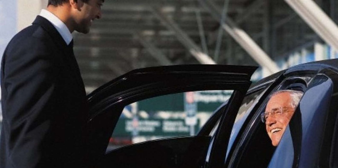 Premium Limo Service in Miami for Airport, Events & Nightlife