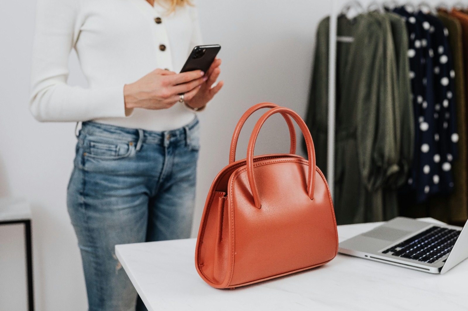 フォロワー買う前に確認したい安全なサービスとは